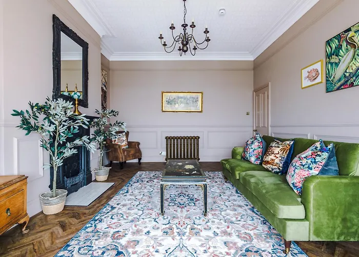 Russell Court By Orenda-Luxe